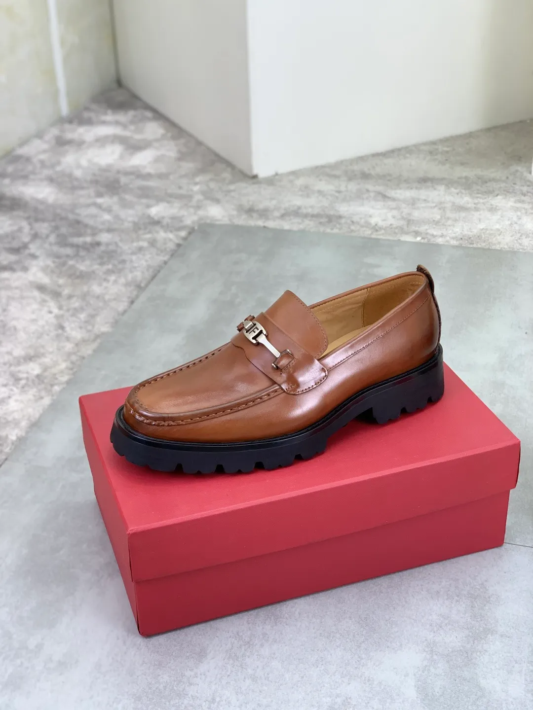 Men's Men's Shoes 💰P480💰[New Style] Water-dyed Niuli 🆘[Salvatore Ferragamo] Ferragamo's latest casual business leather shoes for men! Listed simultaneously! The fabric is made of specially imported original calfskin, and the interior is made of imported water-dyed cowhide. It is absolutely luxurious and leads the fashion trend. Matching code: 38-44 (45 and 46 can be customized) Multiple colors available